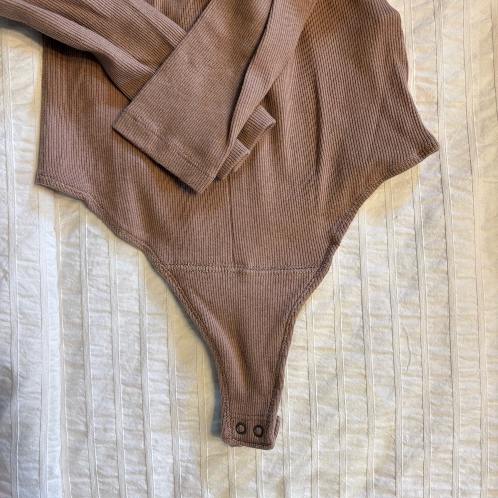 A&F Long Sleeve Zip-up Bodysuit - Picture 5 of 5